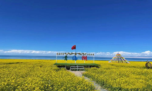 德令哈—茶卡天空壹号盐湖（230KM，车程约3小时）—青海湖（155KM，车程约2.5小时）—西宁（150KM，车程约2.5小时）